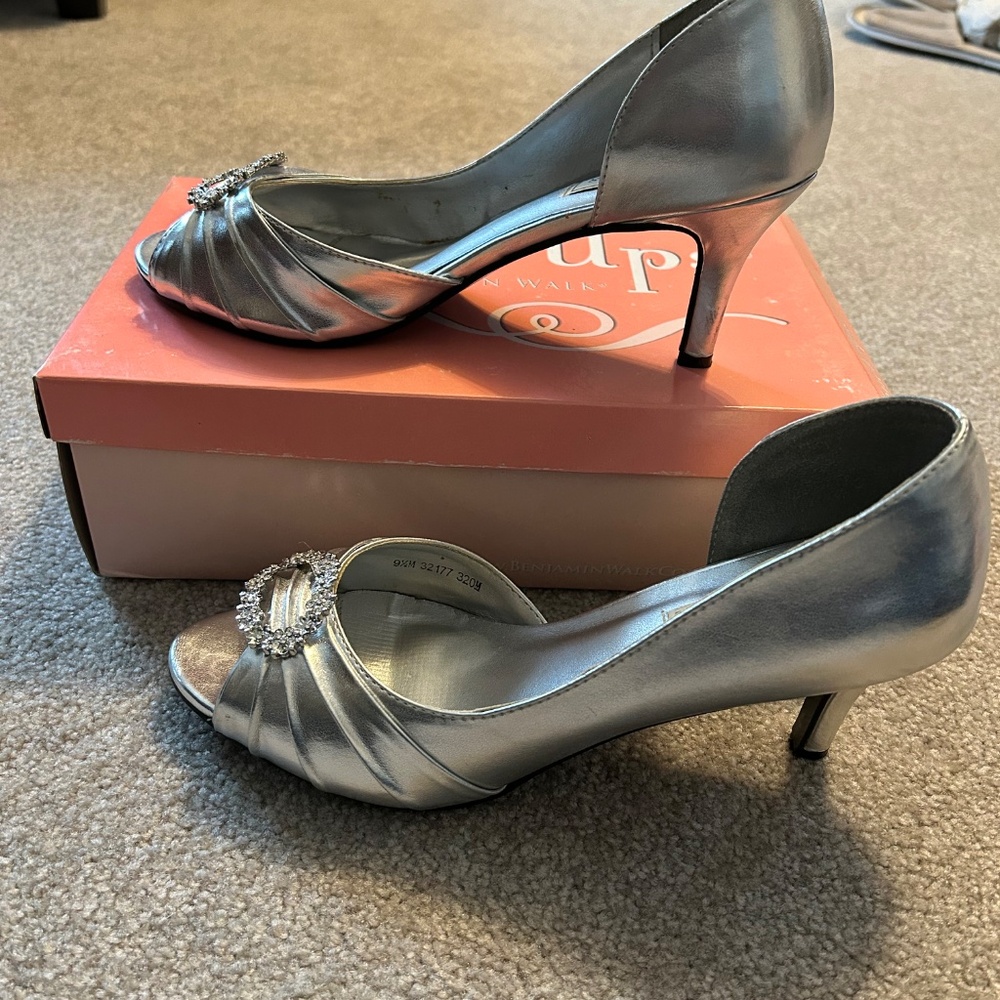 Sandals - Picture 2 of 5